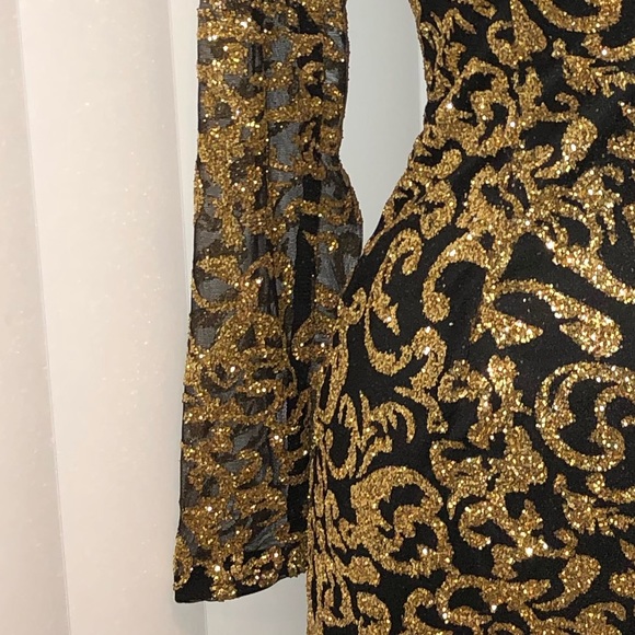 PRETTYLITTLETHING Glitter Plunge Bodycon Dress - Picture 5 of 6